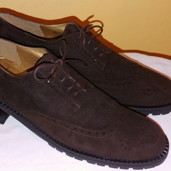 NEW Brown STUART WEITZMAN Suede Low Heel - Picture 1 of 8